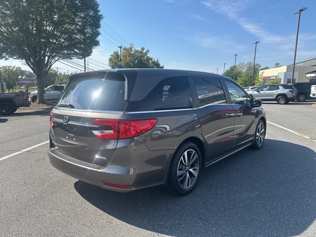 2023 Honda Odyssey Touring photo 3