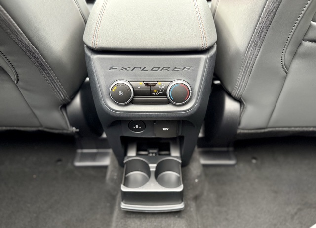 2025 Ford Explorer photo 24