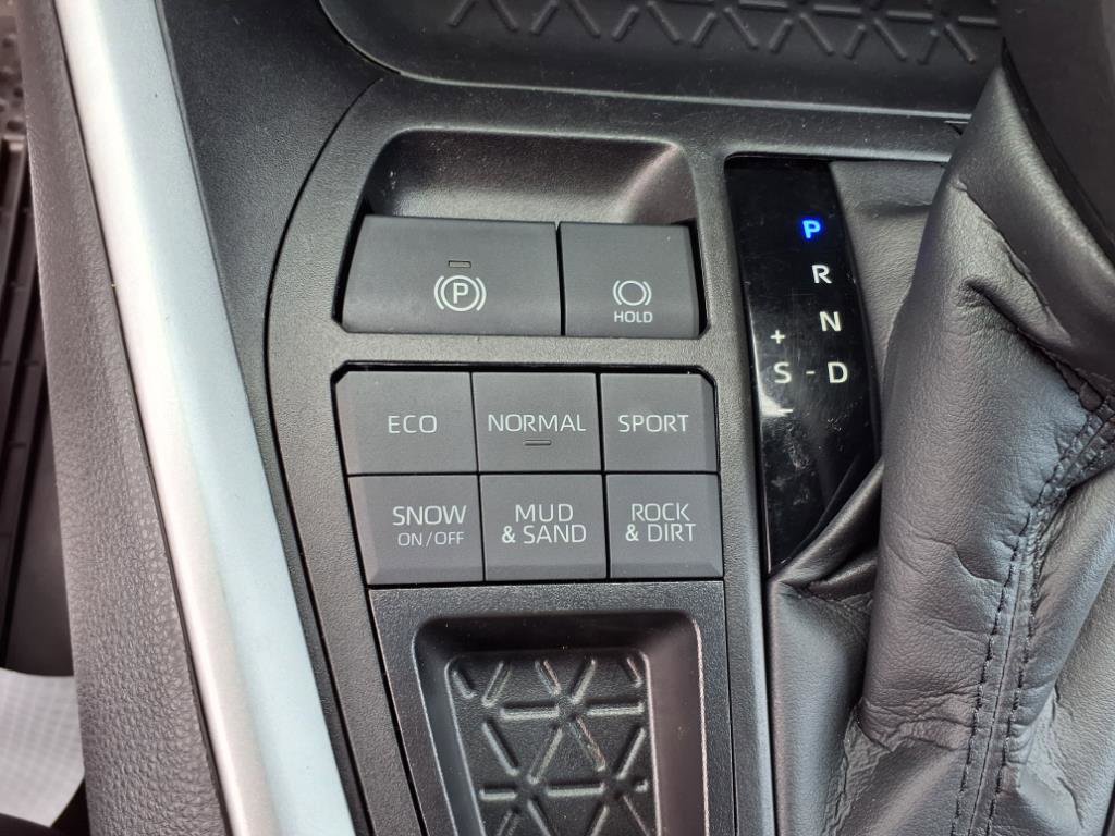 2022 Toyota RAV4 XLE photo 8