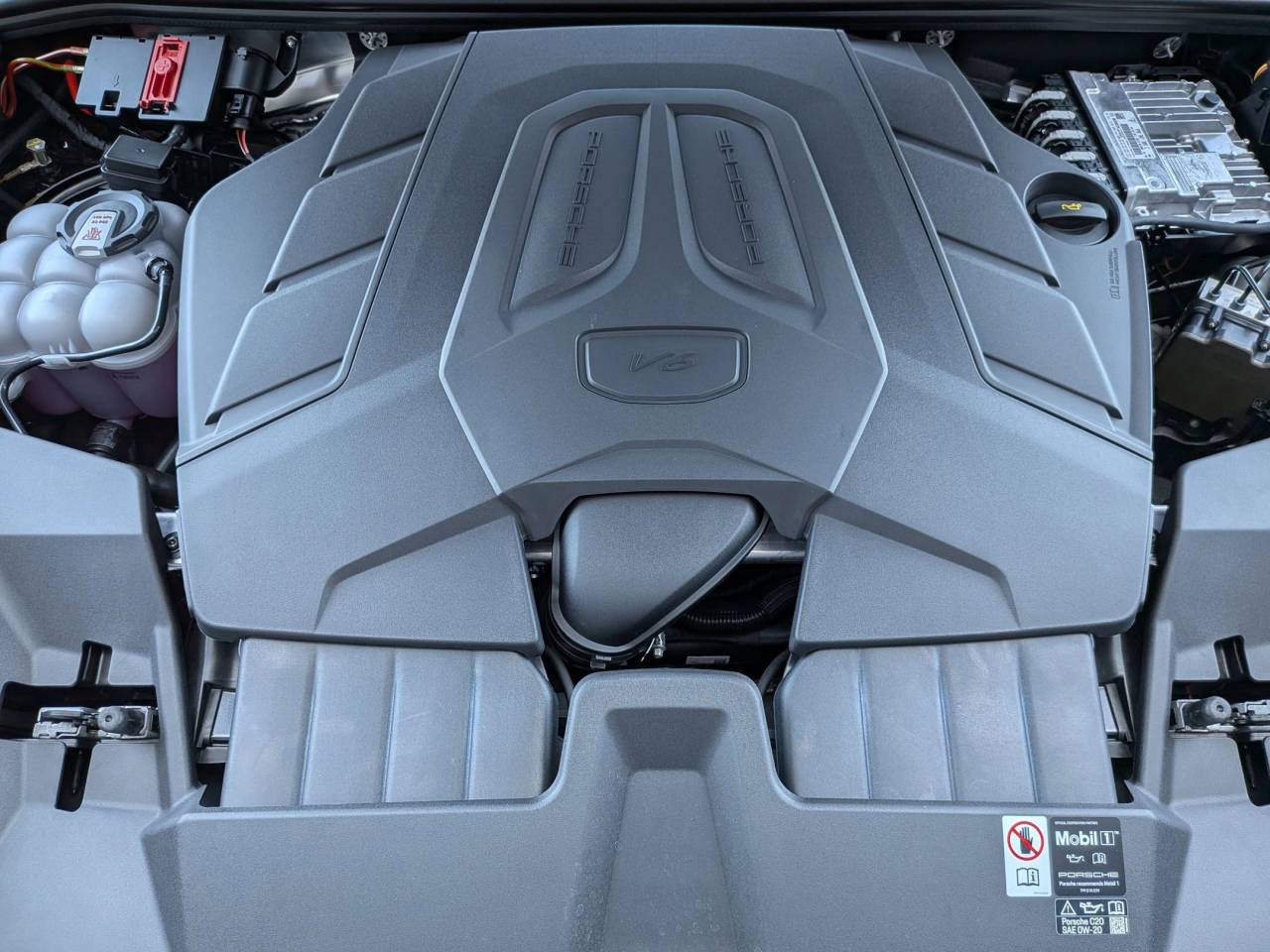 2025 Porsche Cayenne photo 26