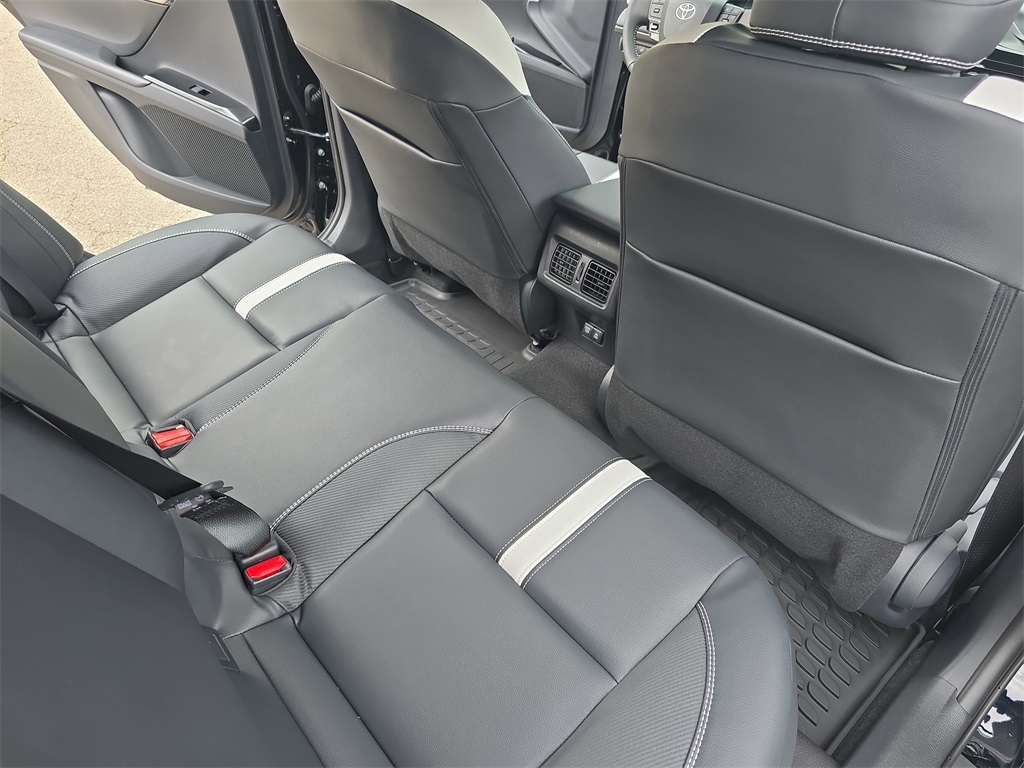 2025 Toyota Camry SE photo 10