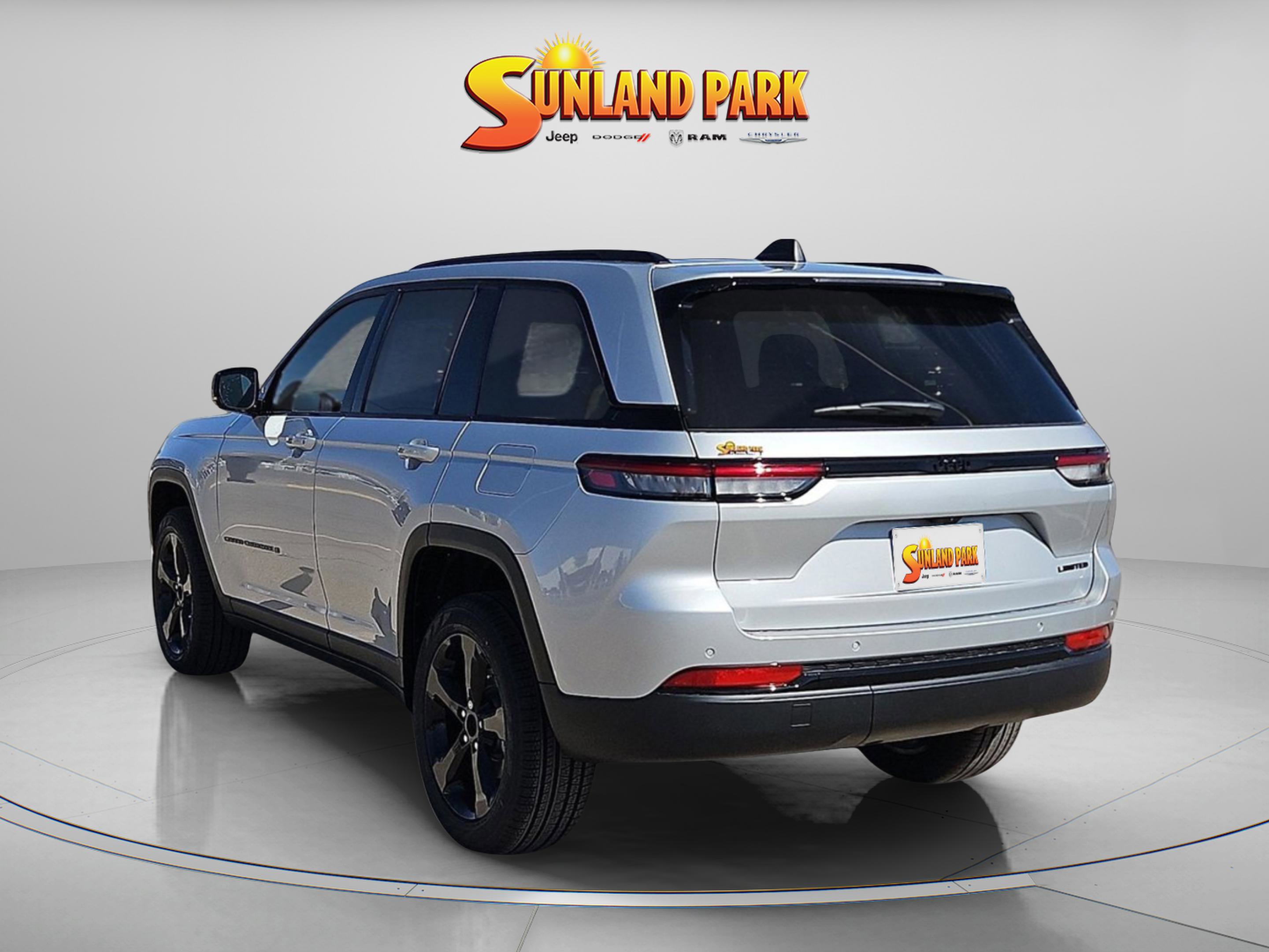 2025 Jeep Grand Cherokee Limited photo 3