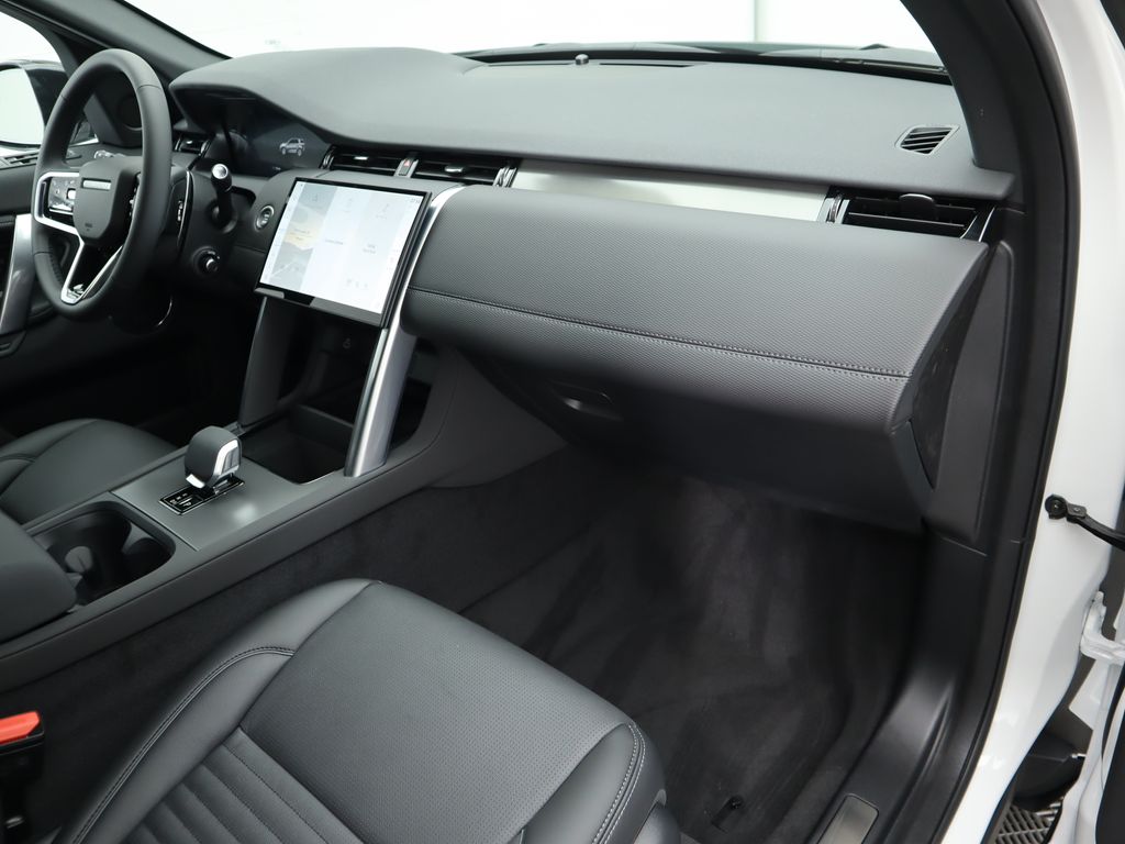 2025 Land Rover Discovery Sport SE photo 17