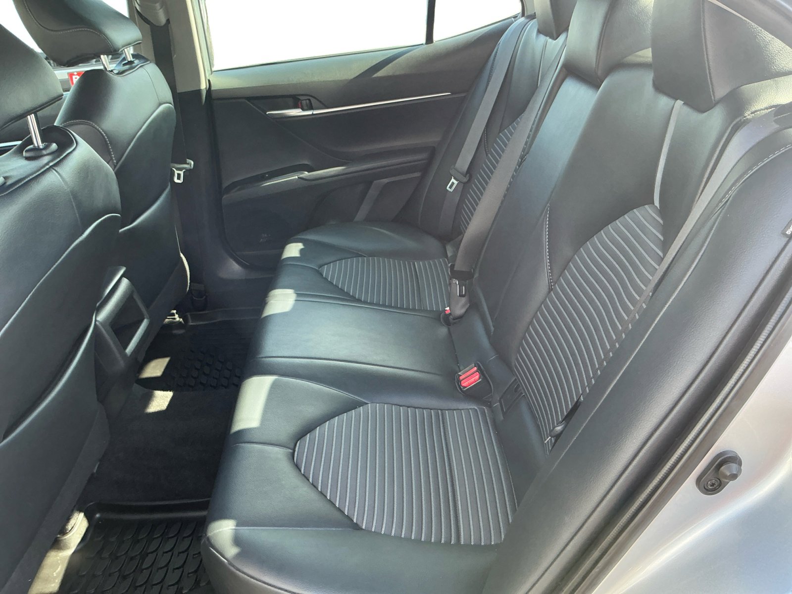 2019 Toyota Camry SE photo 15