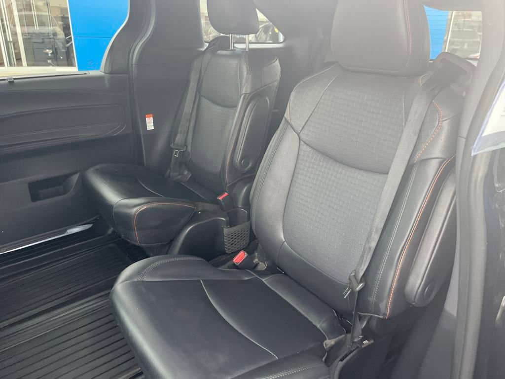 2022 Toyota Sienna XSE photo 5