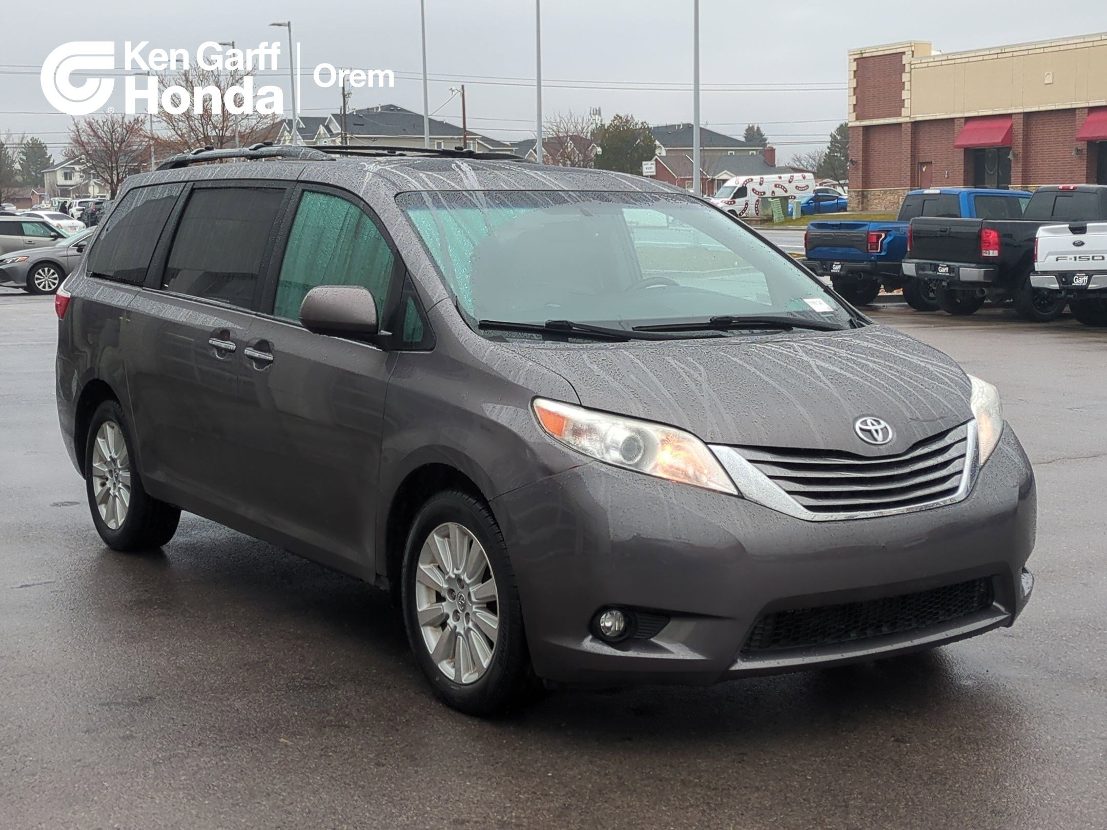 2015 Toyota Sienna Limited's photo