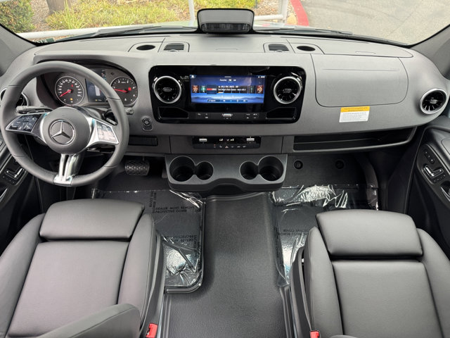 2025 Mercedes Benz Sprinter 2500 photo 4
