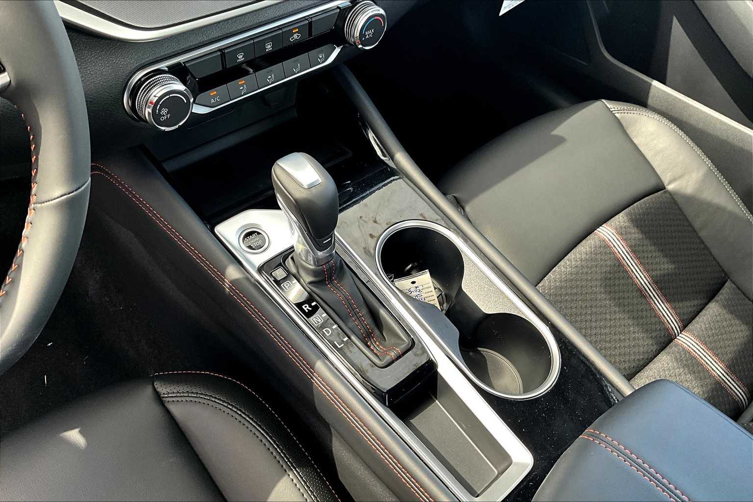2025 Nissan Altima SR photo 10