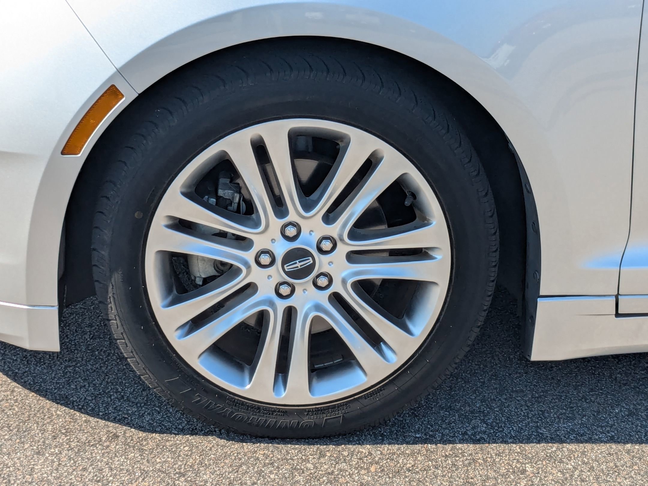 2016 Lincoln MKZ Base photo 3