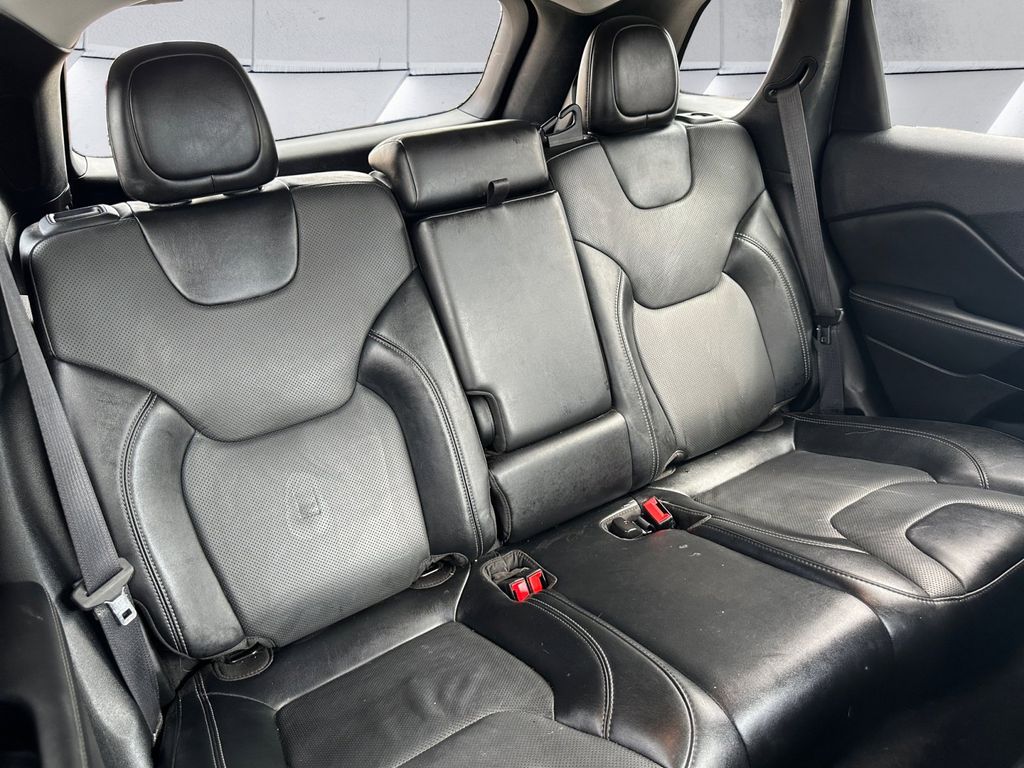 2023 Jeep Cherokee Altitude Lux photo 14
