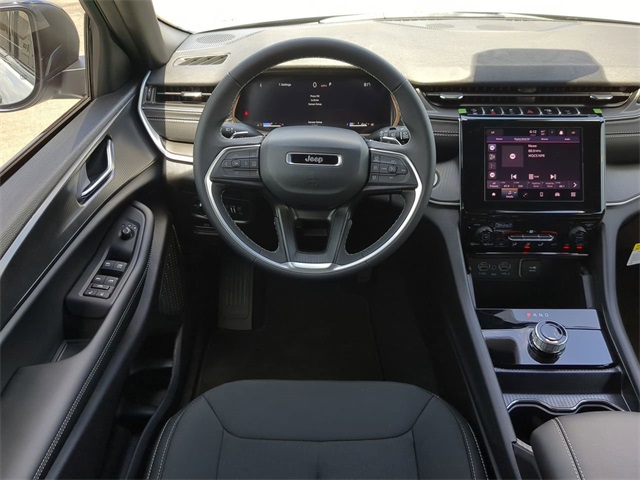 2025 Jeep Grand Cherokee Laredo Altitude photo 15