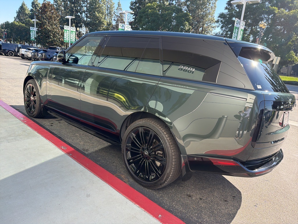2024 Land Rover Range Rover SE photo 2