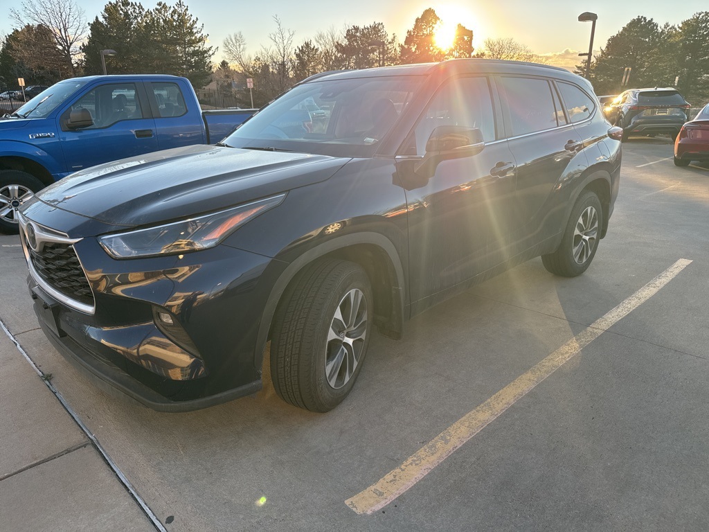 2024 Toyota Highlander XLE's photo