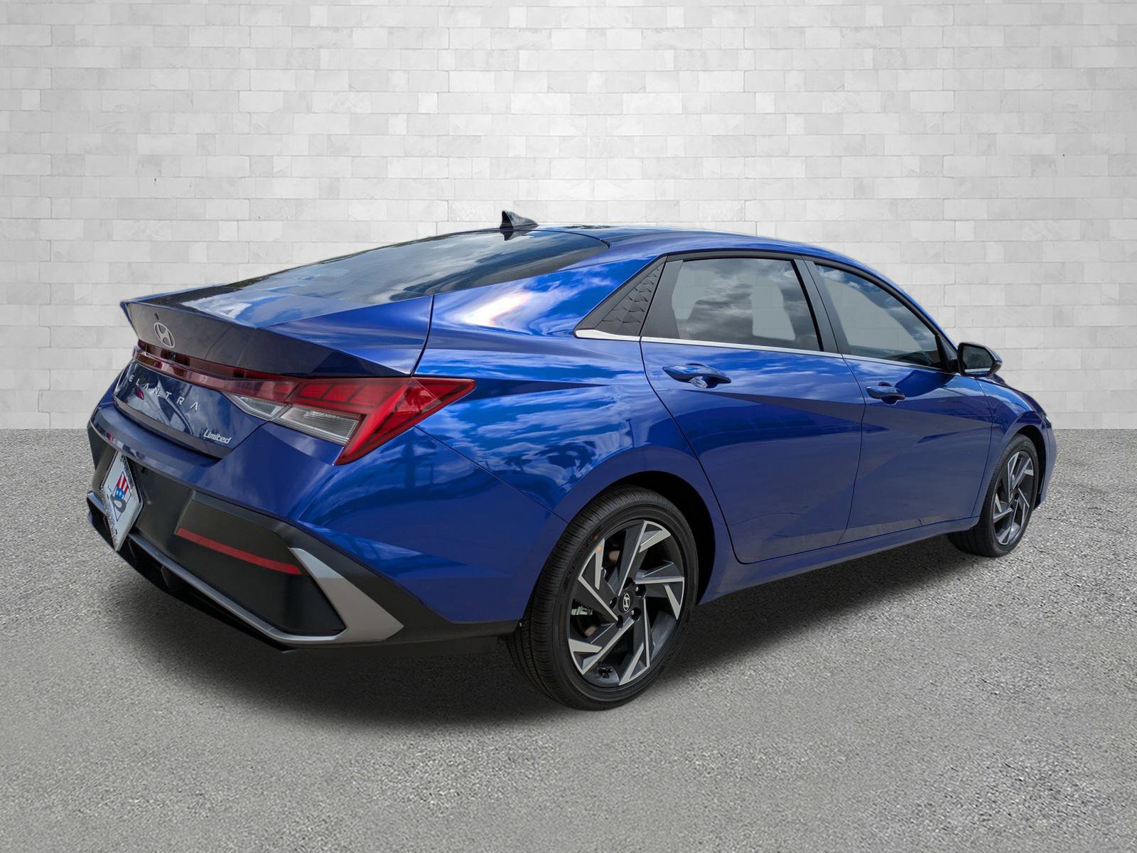2025 Hyundai Elantra Limited photo 2