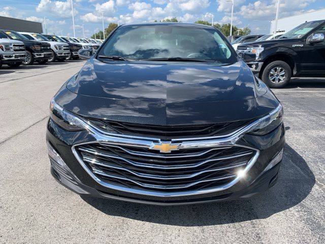 2025 Chevrolet Malibu 1LT photo 2