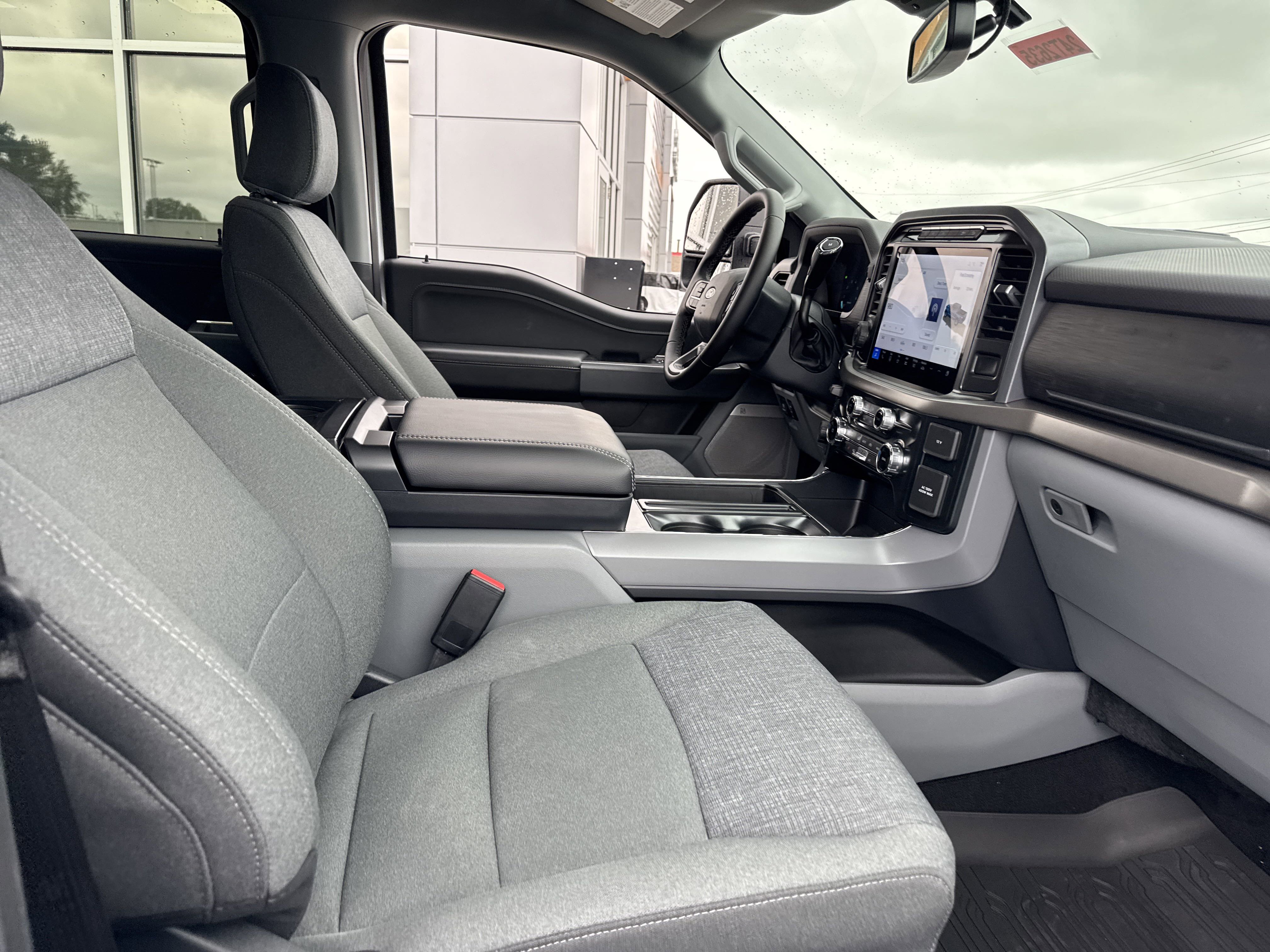 2024 Ford F-150 XLT photo 9