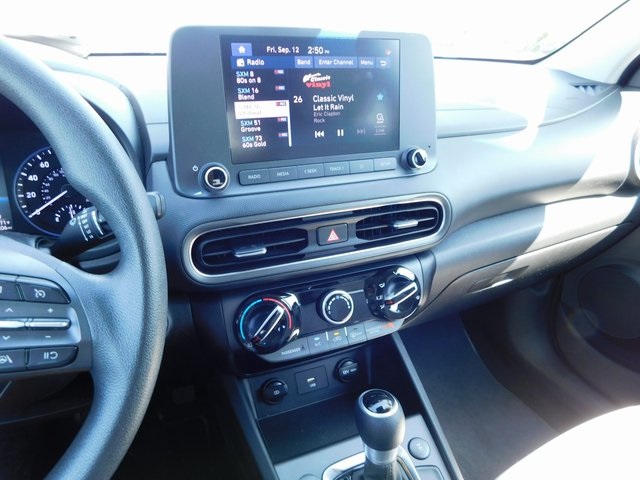 2022 Hyundai Kona SEL photo 30