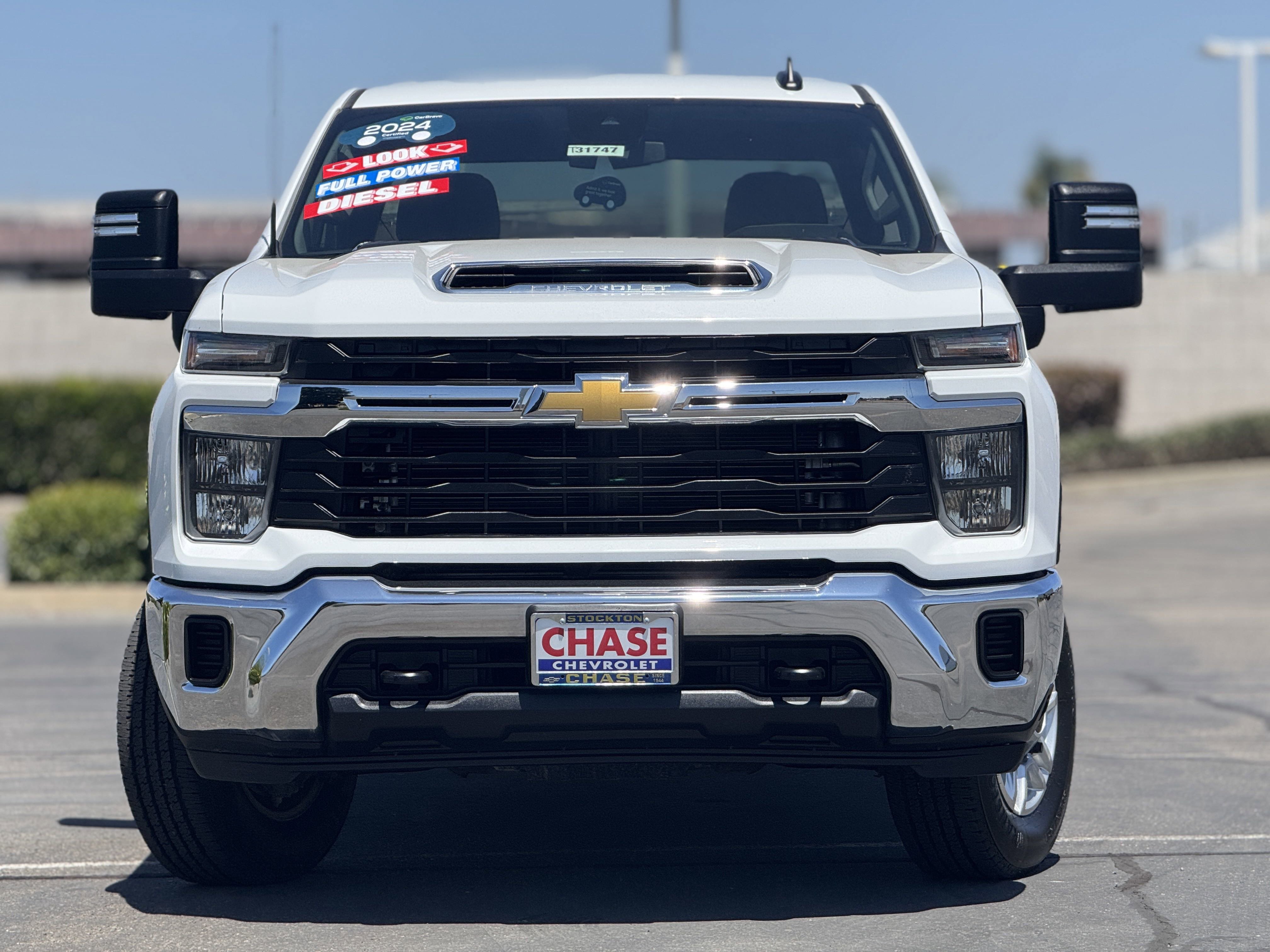 2024 Chevrolet Silverado 2500HD LT photo 2