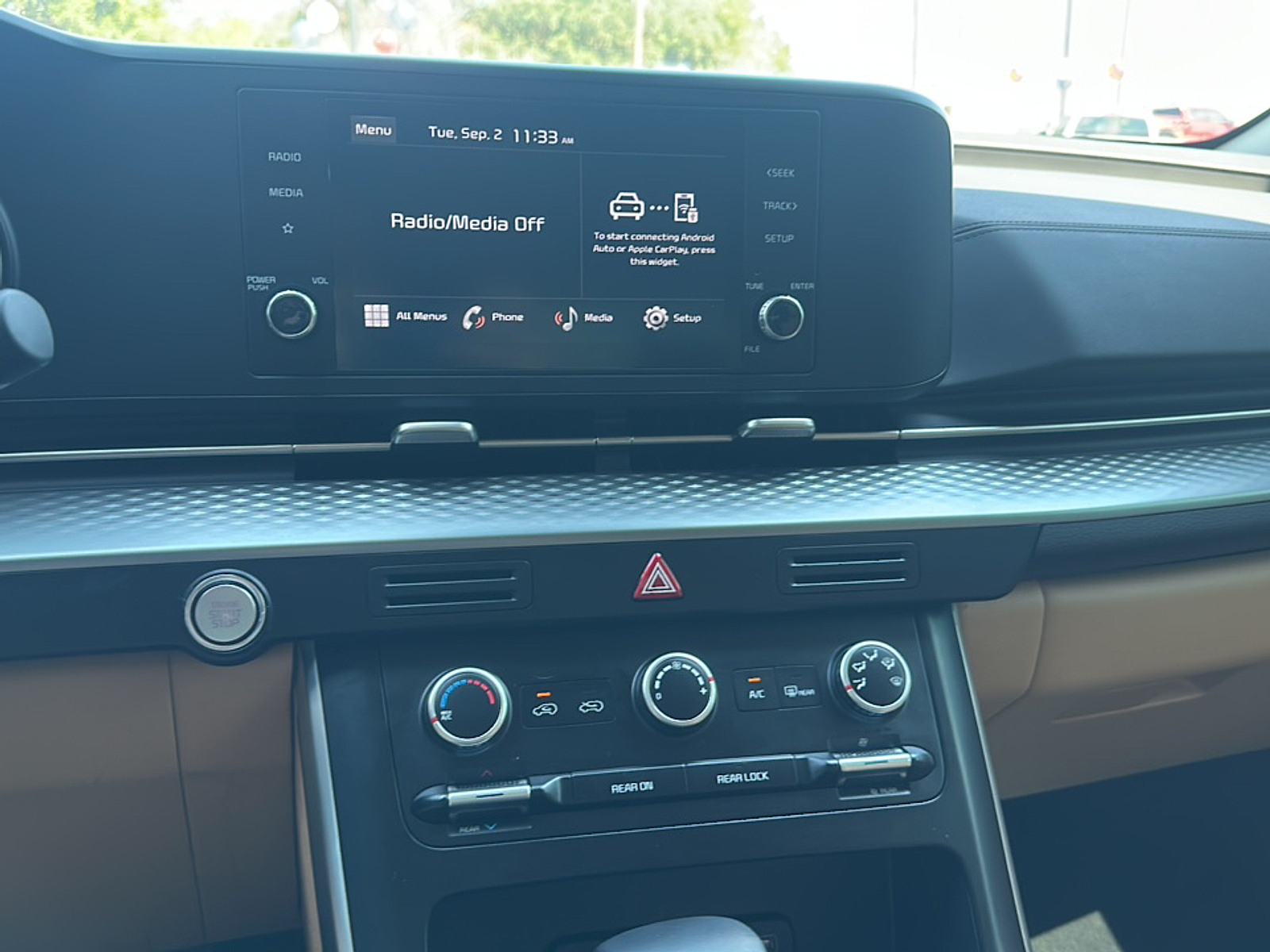 2024 Kia Carnival LX photo 15