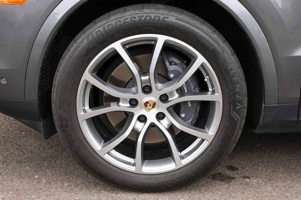 2024 Porsche Cayenne Coupe Base photo 49