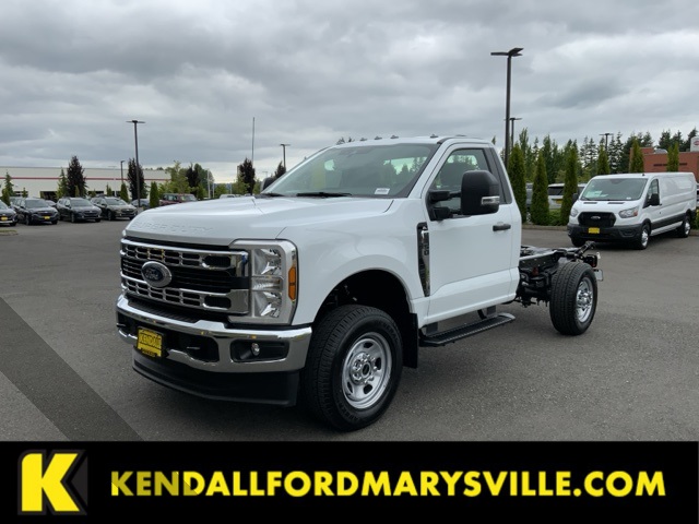 2025 Ford F-350 Super Duty Chassis Cab XLT's photo