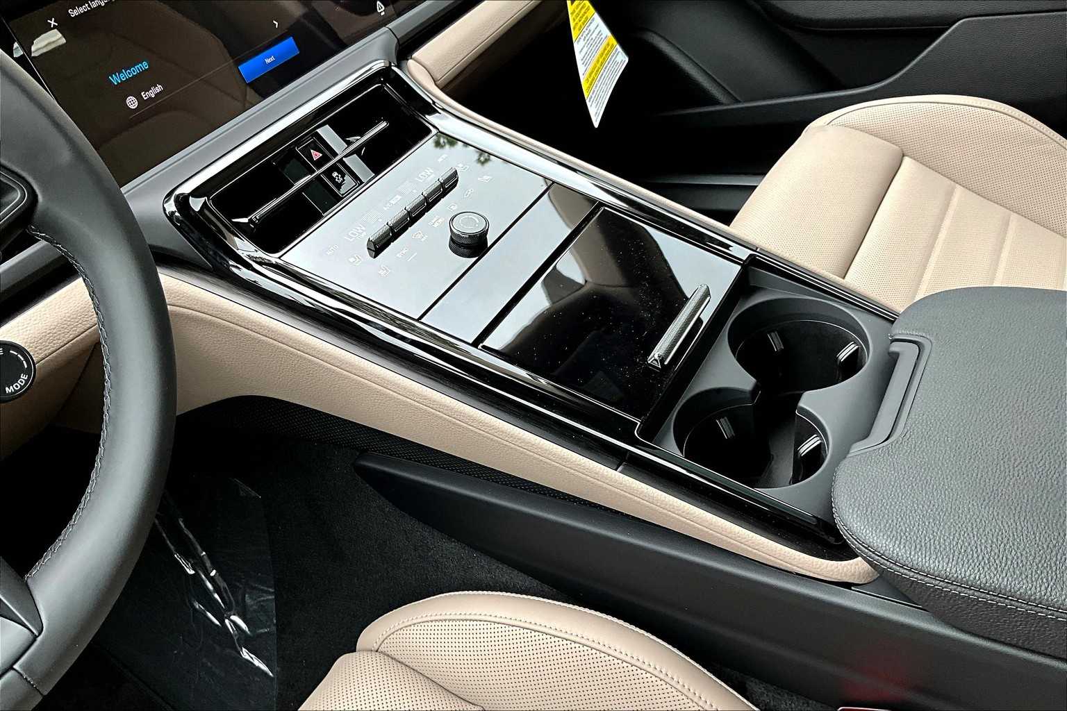 2025 Porsche Panamera 4 photo 17