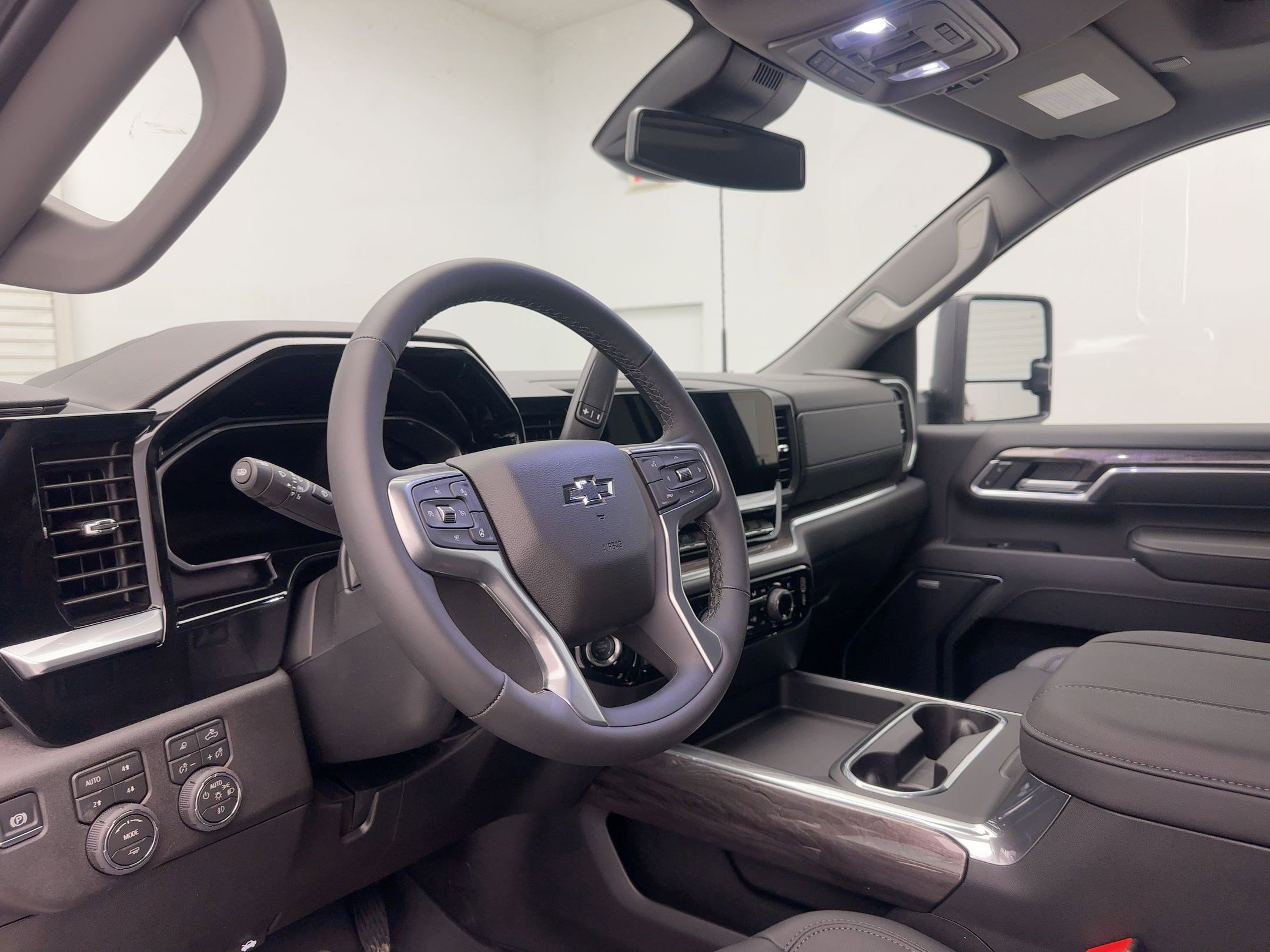 2026 Chevrolet Silverado 2500HD LTZ photo 4