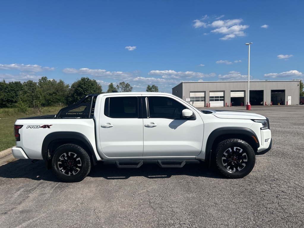 2022 Nissan Frontier PRO-4X photo 2