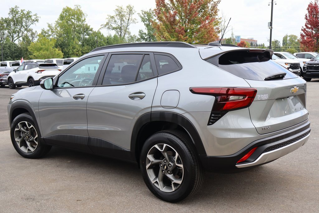 2024 Chevrolet Trax LT photo 5