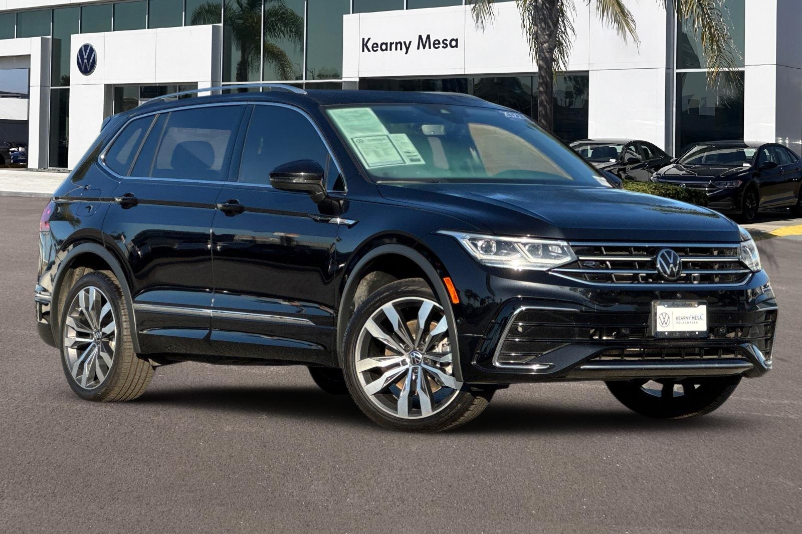 2022 Volkswagen Tiguan SEL Premium R-Line photo 2