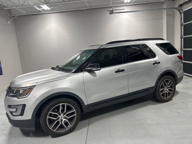 2016 Ford Explorer Sport photo 2