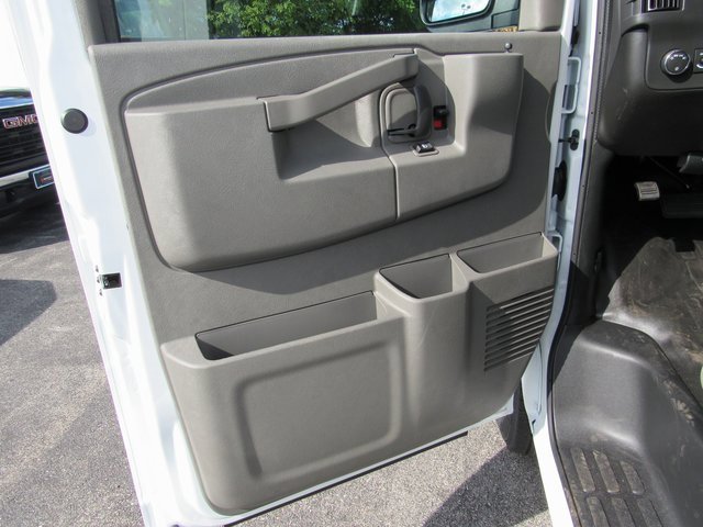 2025 Gmc Savana Cargo 2500 photo 9