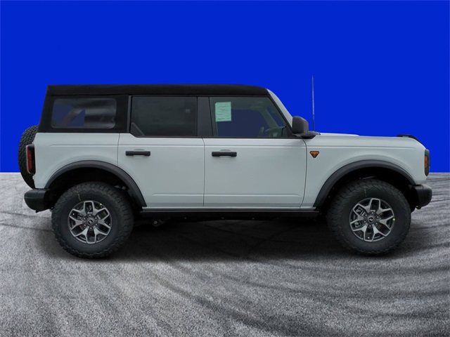 2025 Ford Bronco Badlands photo 2