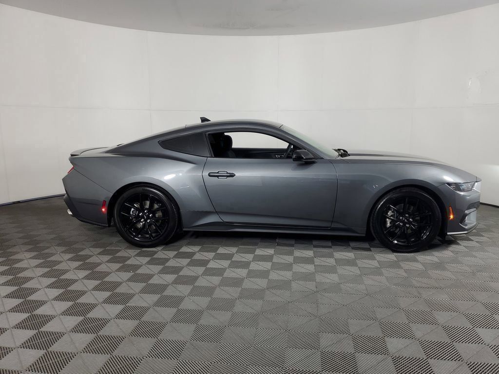 2025 Ford Mustang EcoBoost photo 3