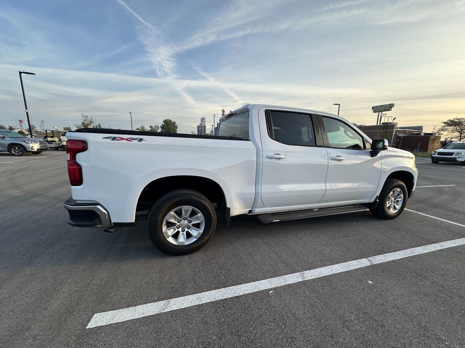 2022 Chevrolet Silverado 1500 LT photo 4