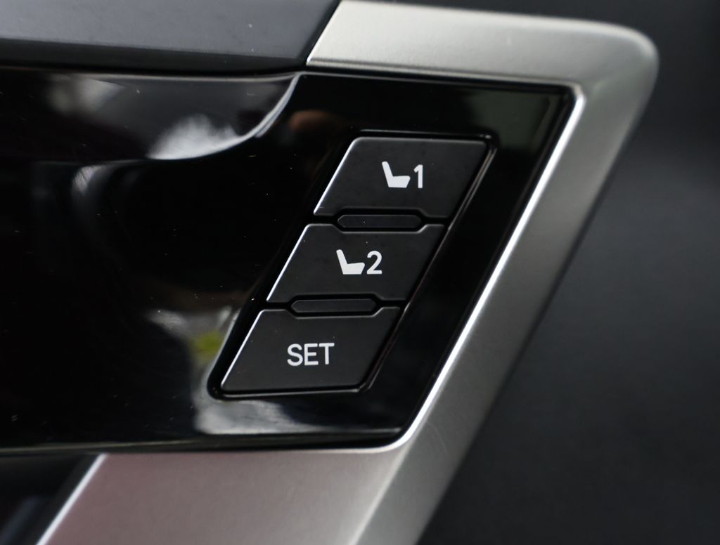 2025 Toyota Tundra Limited photo 8