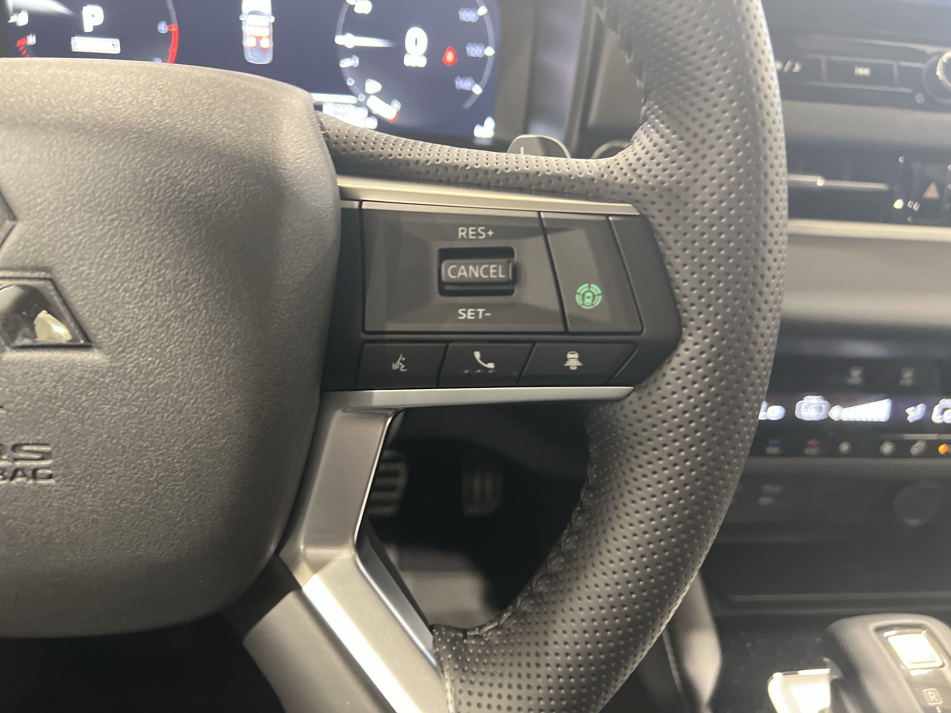 2025 Mitsubishi Outlander SEL photo 17