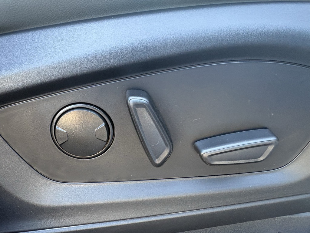 2025 Ford Explorer photo 27