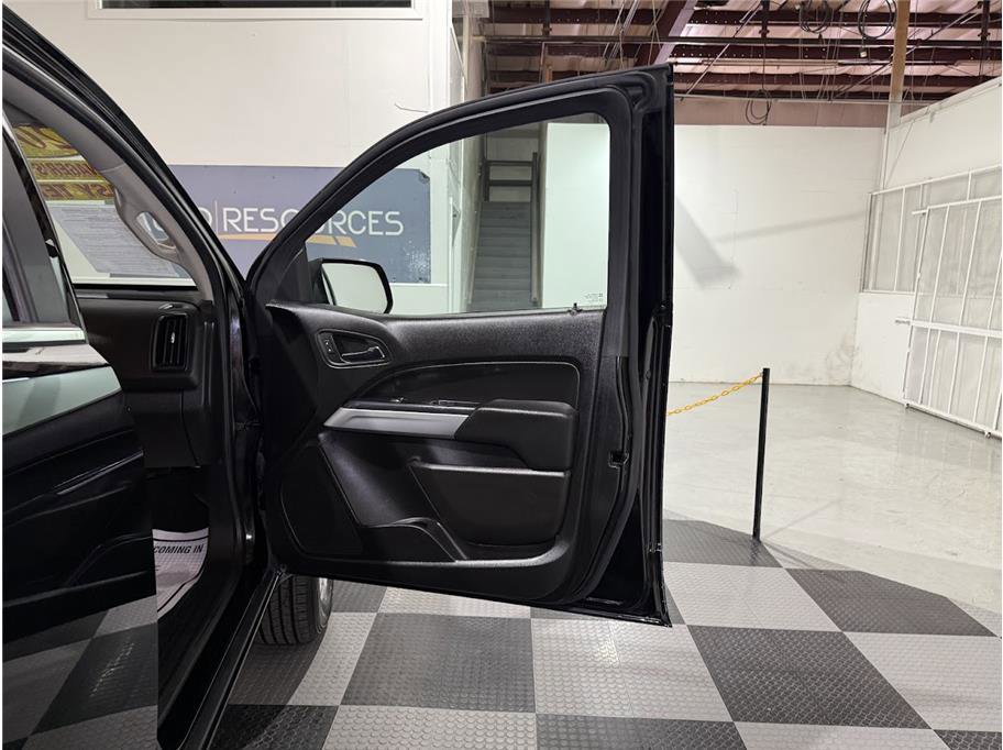 2018 Chevrolet Colorado LT photo 24
