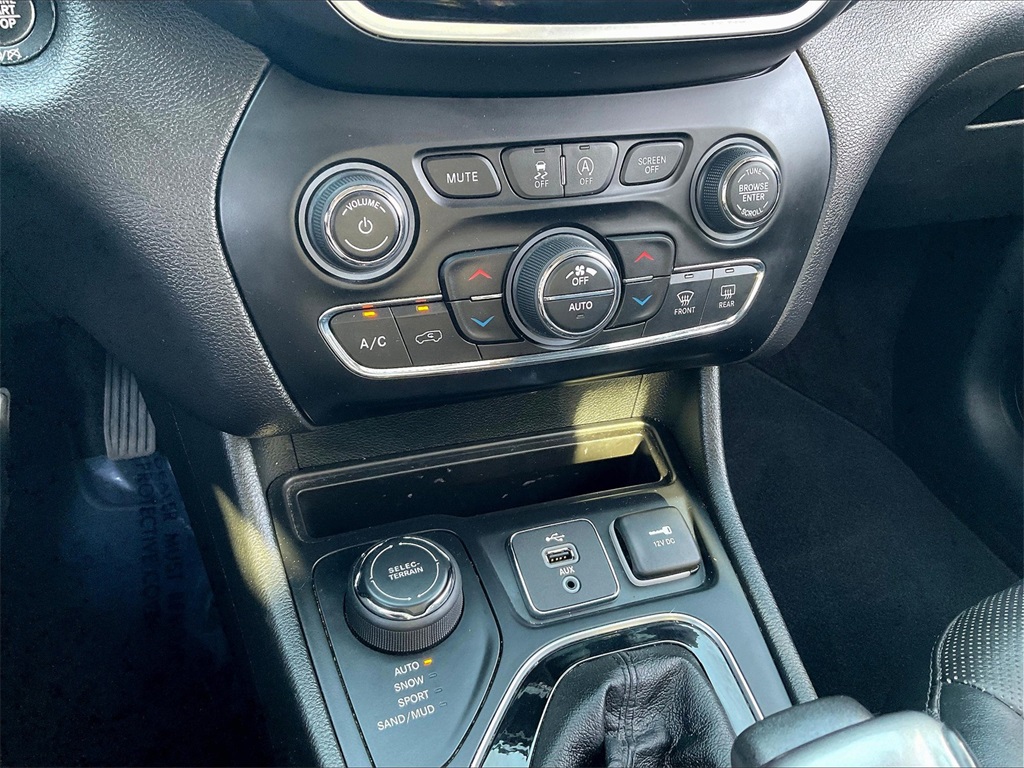 2019 Jeep Cherokee Limited photo 25