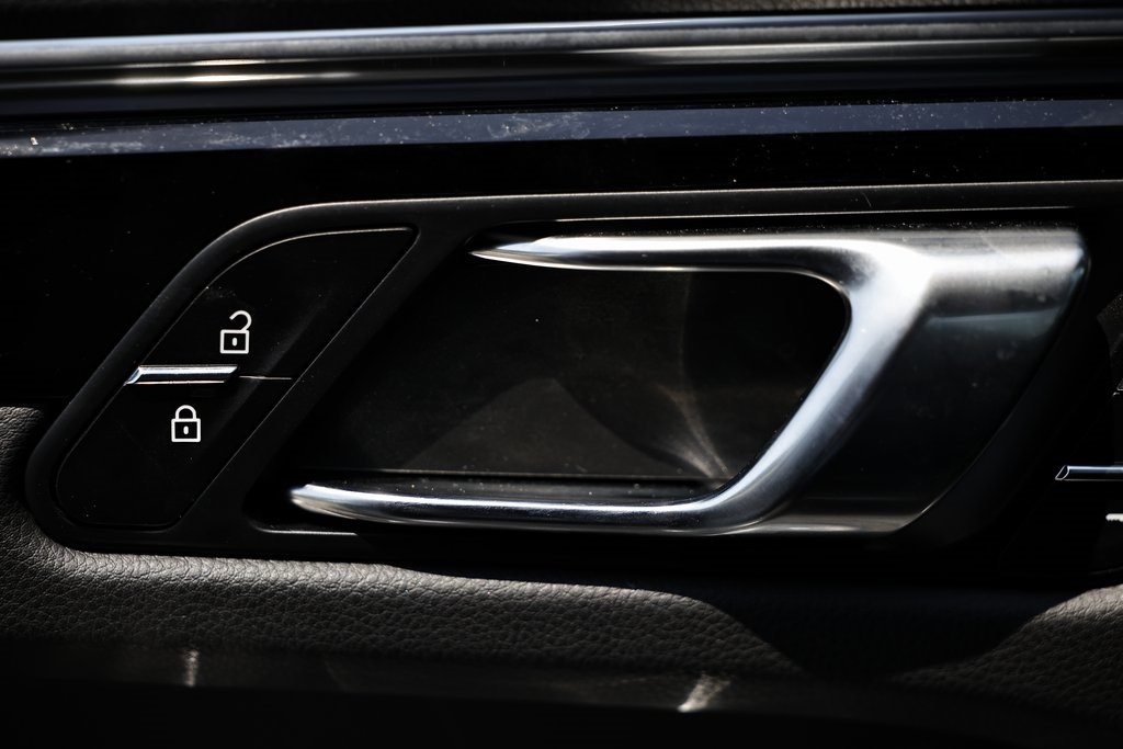 2024 Porsche Macan T photo 19