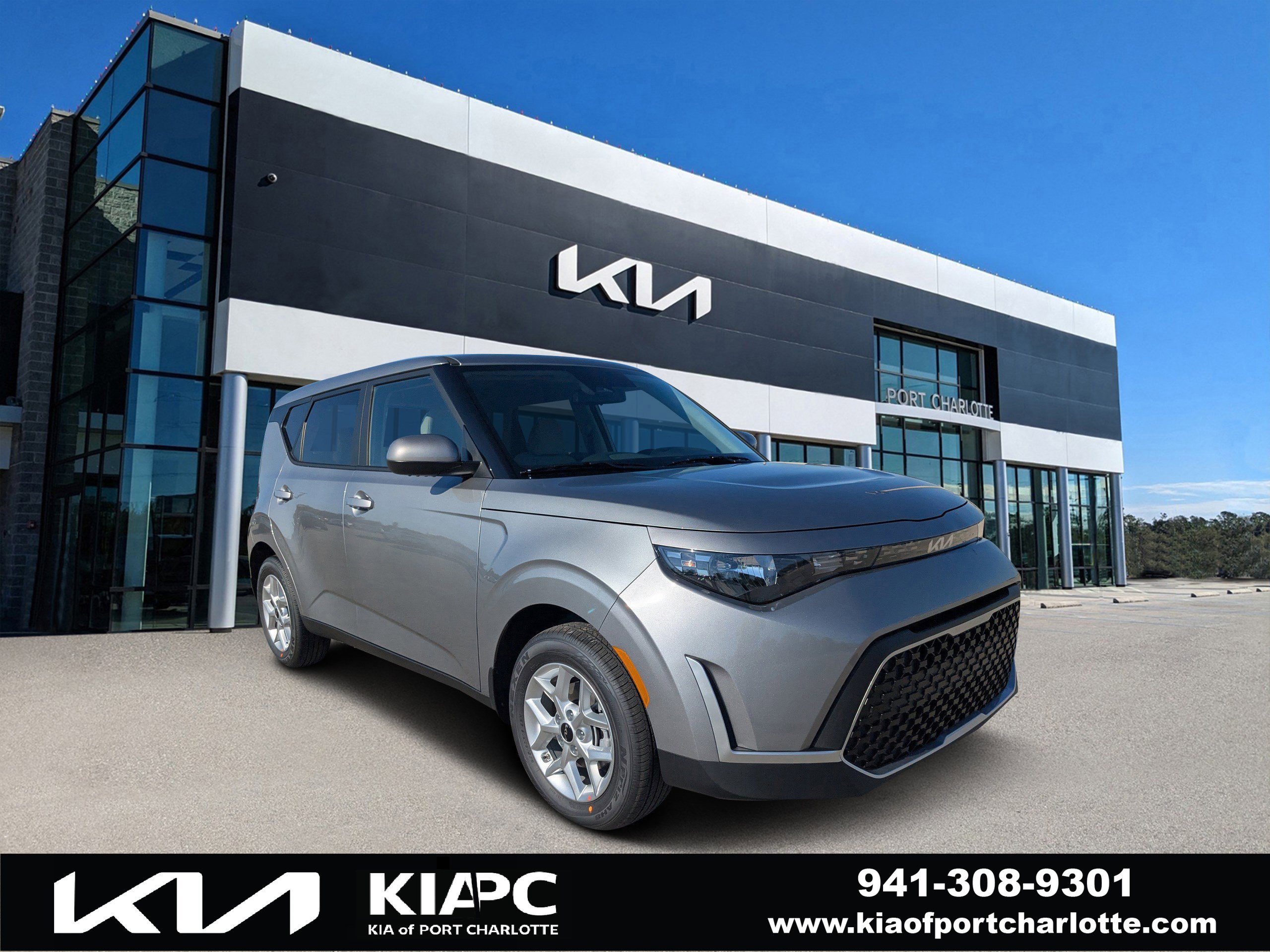 2025 Kia Soul LX's photo