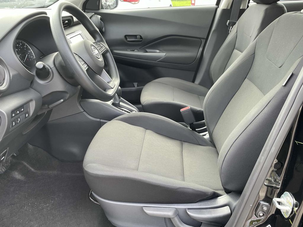 2025 Nissan Kicks Play S photo 4