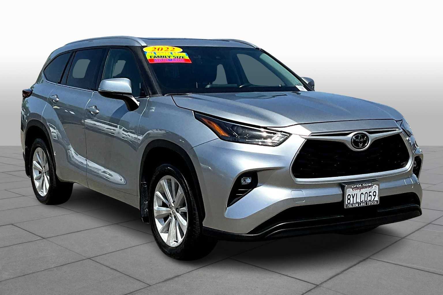 2022 Toyota Highlander XLE photo 2