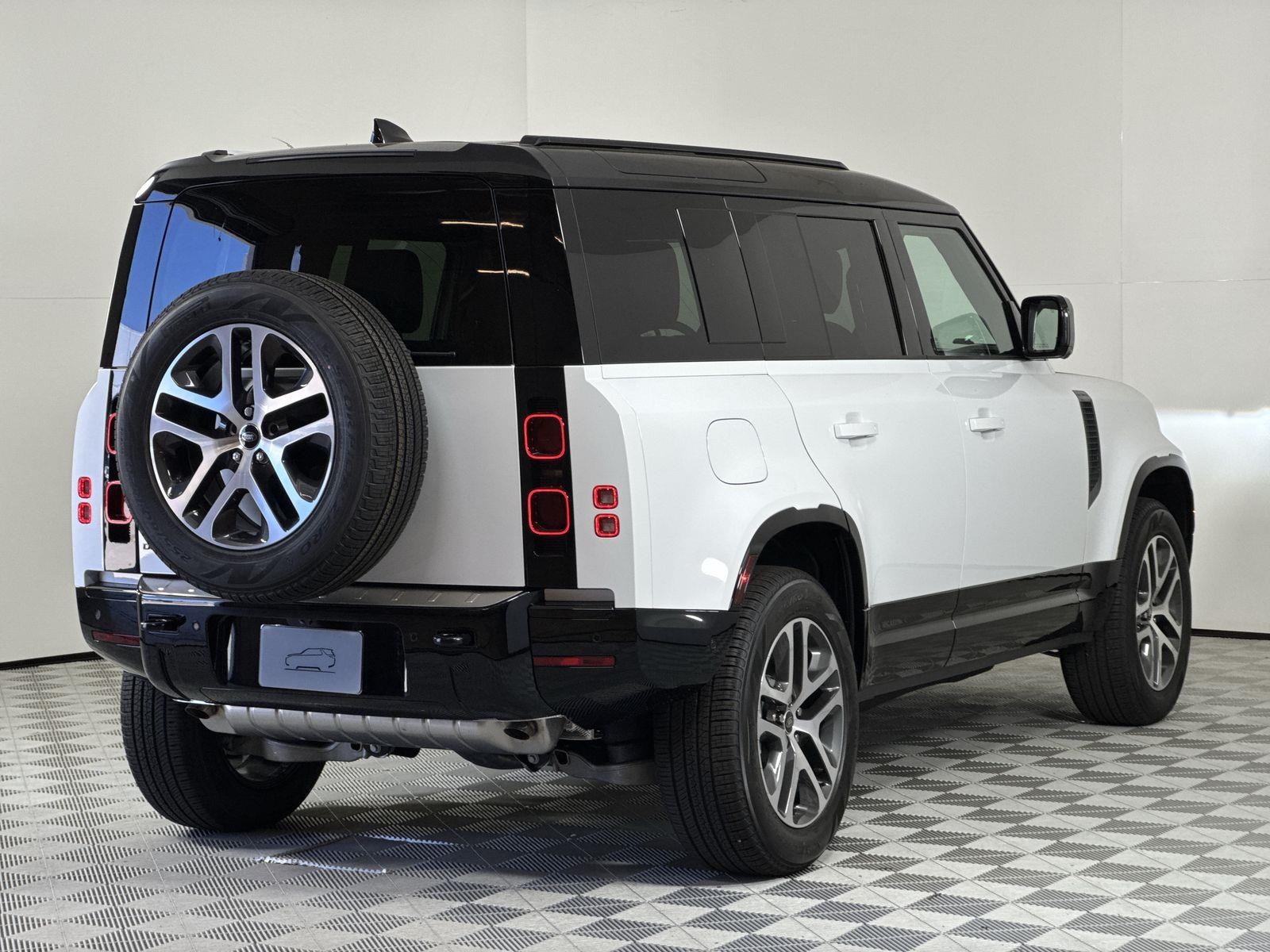 2025 Land Rover Defender 110 X-Dynamic SE photo 5