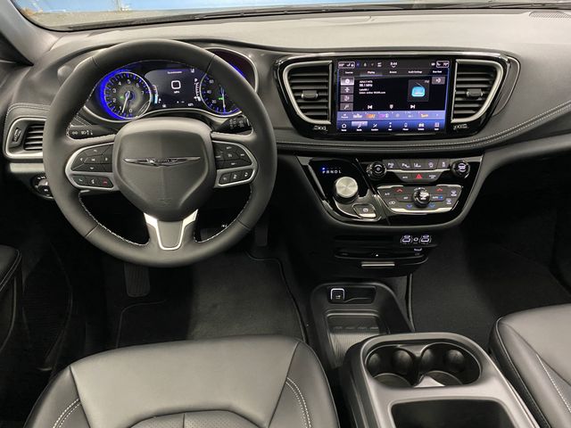 2025 Chrysler Pacifica photo 5