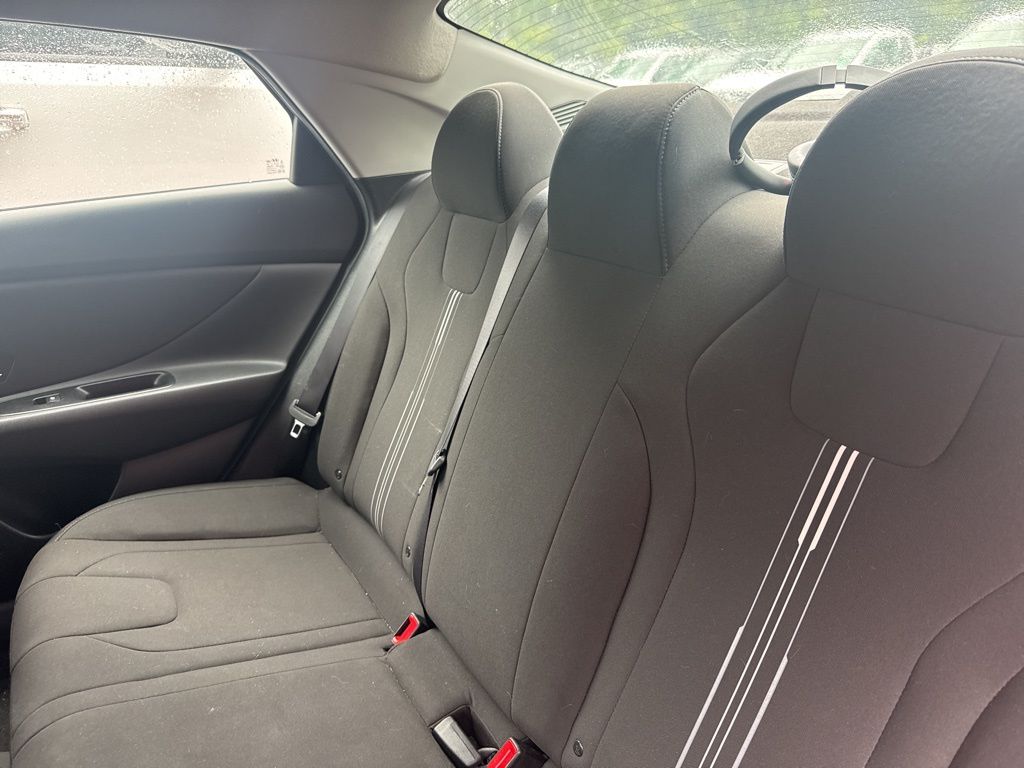 2023 Hyundai Elantra SEL photo 18