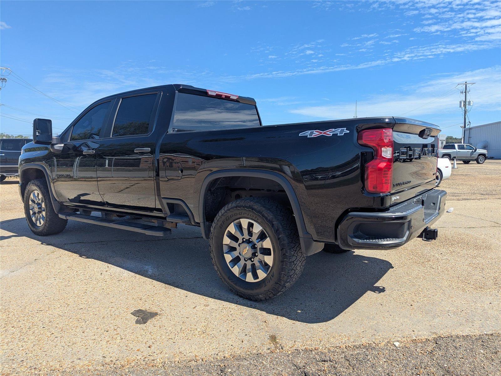 2024 Chevrolet Silverado 2500HD Custom photo 3