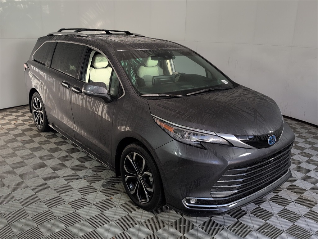 2025 Toyota Sienna Platinum photo 2