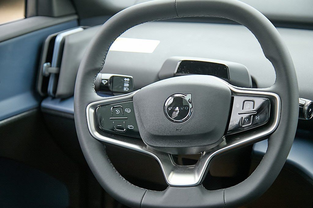 2026 VOLVO EX30 - Image 20